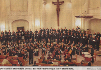 Der Chor der Stadtkirche und das Ensemble Harmonique in der Stadtkirche.